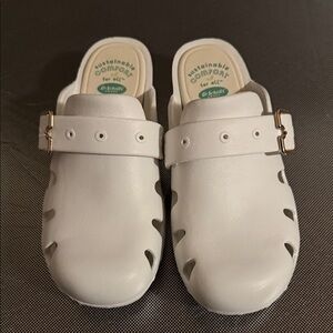 Dr. Scholl's Kids Cream clogs sustainable comfort for all.